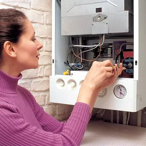 Conserto de aquecedor, vamos te explicar de uma forma fácil de entender, os aquecedores são equipamentos eletromecânicos, ou seja, estão sempre em movimento quando funcionam e isso ocasiona desgastes de lubrificantes e peças, esse é um dos motivos que necessita de manutenção periódica. Sabemos que os aquecedores são muitos seguros e para isso é usado diversos sensores, já imaginou a falha de um dele? Sem dúvidas você quer que seu aquecedor tenha uma longa vida útil, para isso só fazendo manutenção preventiva! Vamos falar de normas? Manutenção Aquecedor Rinnai Sabemos que existem normas do DENATRAN que multam veículos por falta de manutenção, você sabia que existem normas da ABNT que exige manutenção anual nos aquecedores a gás? As normas da ABNT 13103 são normativas de instalação e uso de aquecedores, você deve está se perguntando, como vão saber se fiz manutenção no meu aquecedor e como iram me punir? Assim como falamos a cima, o DENATRAN não tem controle sobre a manutenção do seu carro, mas se ele quebrar no lugar errado… Caso ocorra um acidente em sua residência e for constatado pela perícia que seu aquecedor estava com a manutenção vencida, fica re responsabilidade total do risco ocorrido, se tiver seguro contra acidentes ou seguro da residência os mesmos não cobrirá o sinistro! Evite manutenção corretiva, faça manutenção preventiva e use seu aquecedor por mais tempo e com total segurança. Resumo, mantenha o conforto do seu banho e sua família segura! Agendar Manutenção Gás , elétrico ou solar? Muitos clientes nos perguntam qual a melhor opção de aquecimento, isso dependerá da estrutura do local, sempre damos a preferência pelo aquecimento solar por ser econômico e sustentável, quando não a possibilidade para o aquecimento solar, optamos pela que melhor atenderá o cliente. Porque fazer manutenção? Aquecedores são equipamentos eletromecânicos que trabalham com gás e precisam de atenção especial. Todos os fabricantes orientam em seus manuais a manutenção preventiva com no máximo um ano para manter o conforto de seu banho com total segurança de sua família. qual chuveiro escolher? A escolha dos chuveiros não é tão fácil como parece, observe, vazão e pressão exigida pelo produto e compare com o tipo de aquecimento instalado no local. Exemplo: os aquecedores de passagem tem suas potências de litragem por minuto, compare com a vazão máxima de seus chuveiros. QUal aquecedor escoler? Antes de escolher seu aquecedor é interessante solicitar um dimensionamento técnico para avaliar a estrutura do local e adequar com suas necessidades. Os aquecedores de passagem tem vazão limitada e dependem de pressão de água para que funcione, já os aquecimentos solar precisam ser bem estruturados para que tenham bom desempenho. O que falam de nossos servições? manutenção aquecedor bosch SOBRE NÓS Ótimo ter você por aqui! Vamos nos apresentar, nosso início foi no ano de 2004, estamos acompanhando as evoluções dos aquecedores e normas durante todo esse tempo e sempre tendo bons relacionamentos com nossos clientes. Realizamos diversos serviços, mas nosso forte é sistemas de aquecimento seja ele a gás, elétrico ou solar e se preferir podemos unir todos em uma central térmica! E se você tem dúvidas sobre a melhor opção de aquecimento, fazemos o seu dimensionamento, mas o que é isso? Dimensionamento é a visita de um tecno qualificado na sua residência para avaliar a estrutura de sua casa e ver o melhor modelo de aquecimento para atender as suas necessidades nas normas da ABNT 13013, assim não terá surpresas na hora da instalação ou na inspeção da companhia do gás. Se não gosta de banho frio, está no lugar certo! Temos profissionais qualificados para instalação e manutenção de seu aquecedor e se tem alguma dúvida, estamos aqui para lhe ajudar.